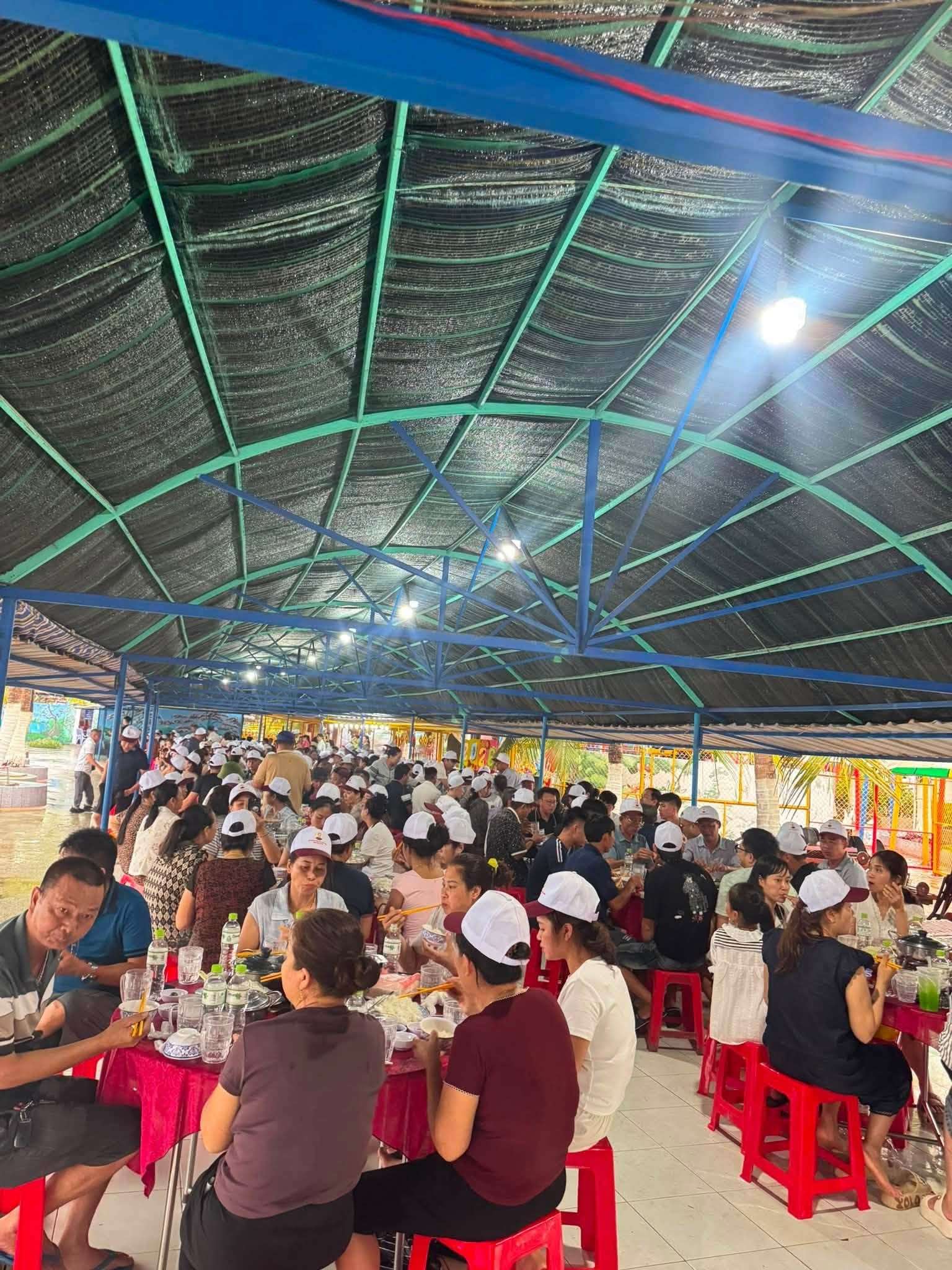 Hội kèn tây 700 người ở Bùi Chu Đại Đồng ghé Khu Du Lịch Nhà Mát ăn tiệc và trải nghiệm